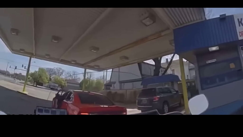 DODGE CHARGER BEATS POLICE