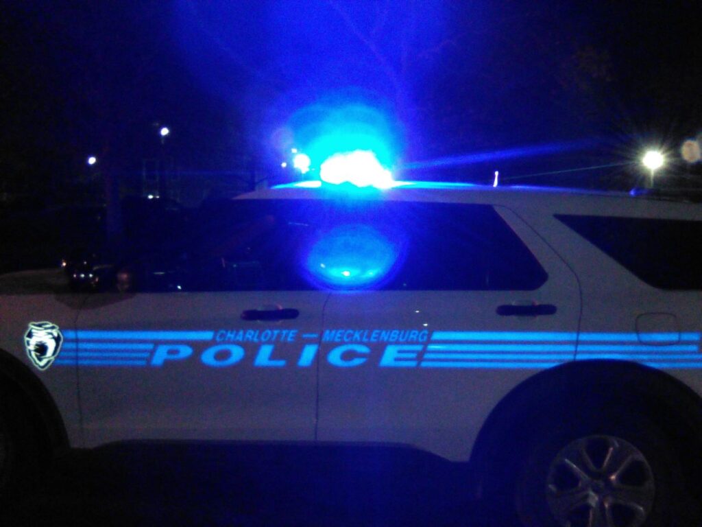 POLICE NIGHT 0000061