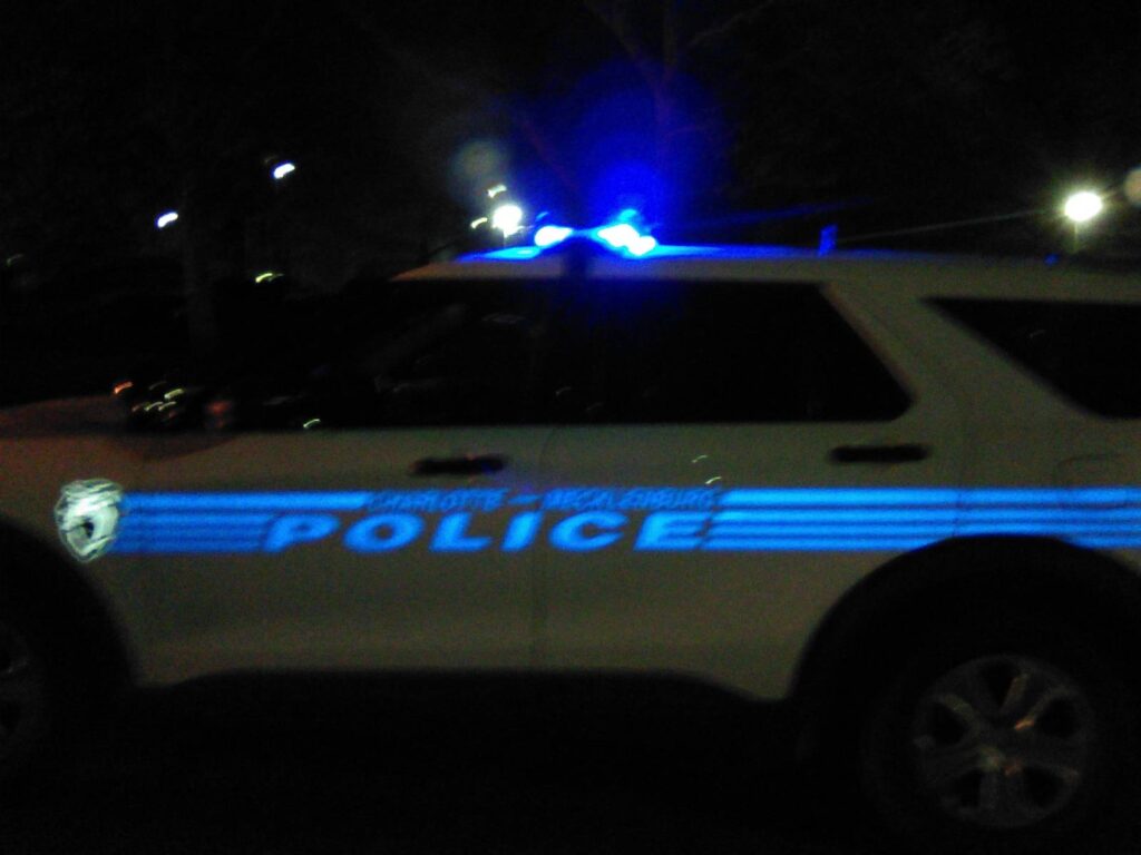 POLICE NIGHT 0000091