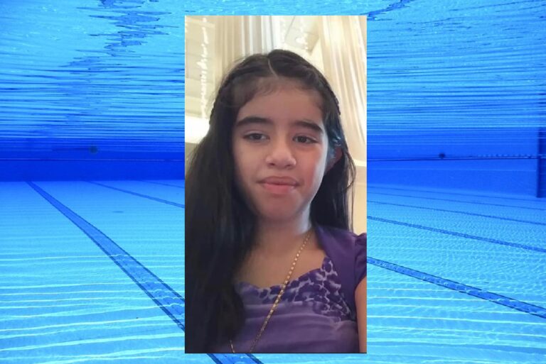 swimming-pool-504780_960_720