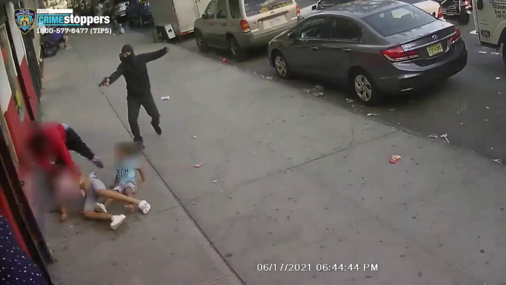 VIDEO: FATHER SHOT IN FRONT OF KIDS ON CITY STREET